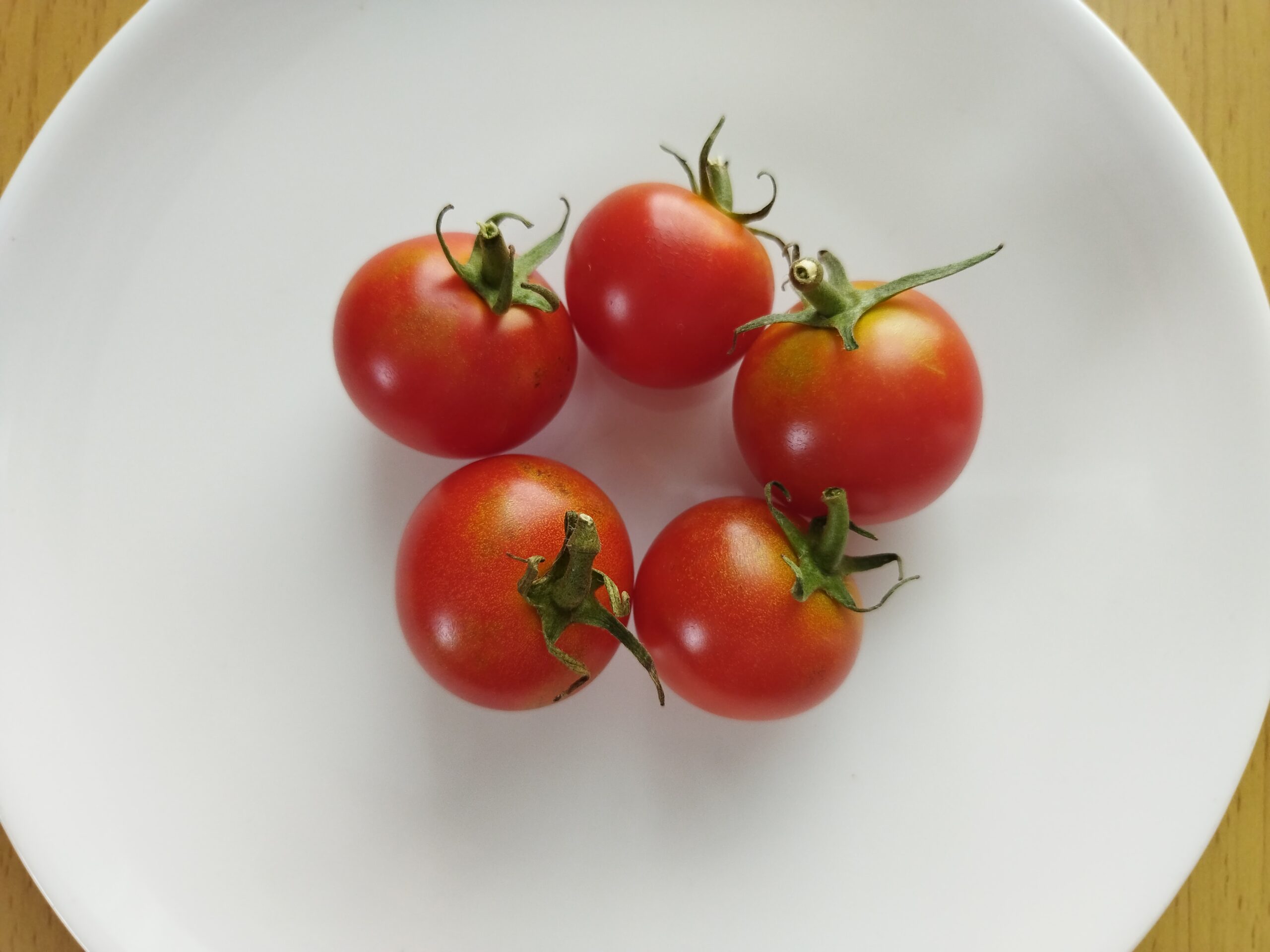 トマト追熟後の熟した実